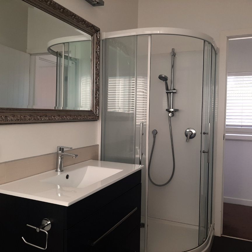 Lovely Townhouse in Point England - Photo 1