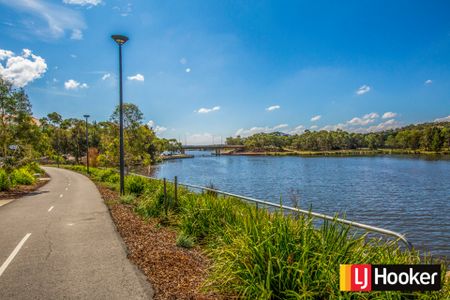 Stylish Greenway Apartment with Balcony and Study Nook - Photo 3