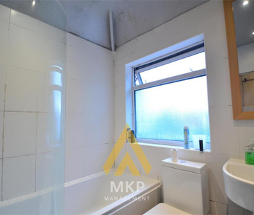 4 bedroom semi-detached house to rent - Photo 3