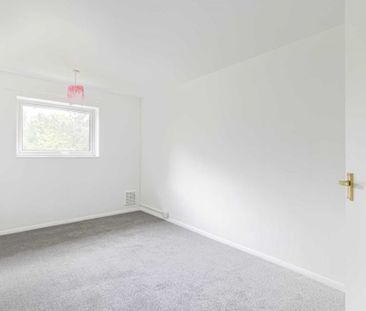 2 bed Flat for rent - Photo 4