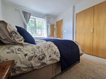 Deanfield Close, Hamble, Southampton, Hampshire, SO31 - Photo 5