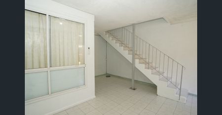 EXCELLENT CONDITION - Photo 2