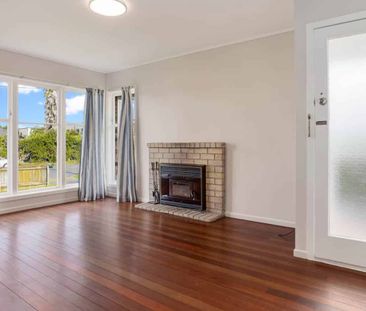 Prime Family Home in Fantastic Location – Wal... - Photo 2