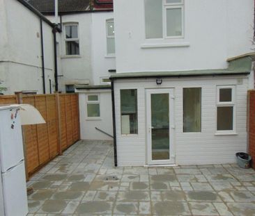4 bedroom terraced house to rent - Photo 2