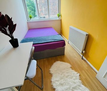 Room in a Shared Flat, Amazing Double Room In Battersea, SW8 - Photo 2