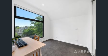 Modern 4-Bed Townhouse in Prime Box Hill Location! - Photo 5