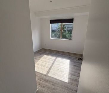 Large 4 bdrm, beautiful home, excellent location - Photo 4
