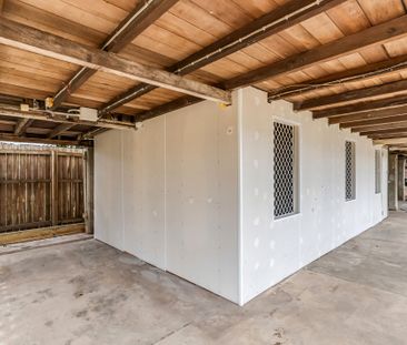 Three bedroom Queenslander - Photo 6