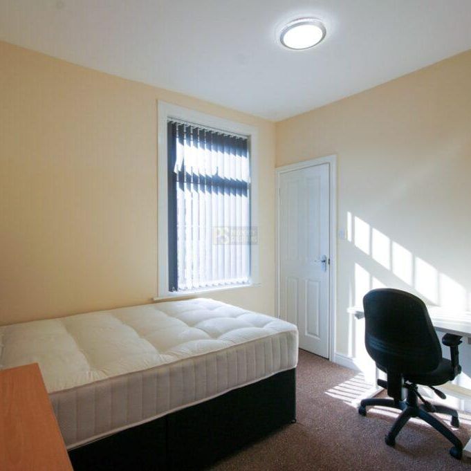 4 bedroom terraced house to rent - Photo 1