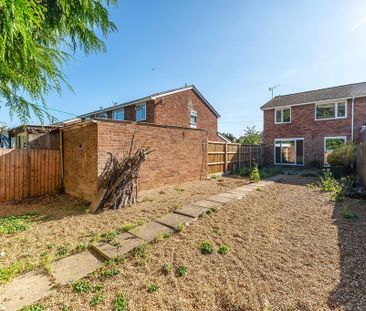 4 bedroom semi-detached house to rent - Photo 5