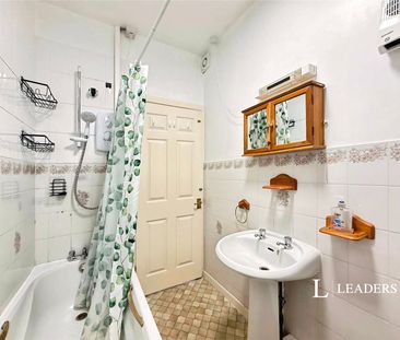 1 bedroom apartment to rent Crag Hall, 15 Durley Gardens, West Clif... - Photo 4