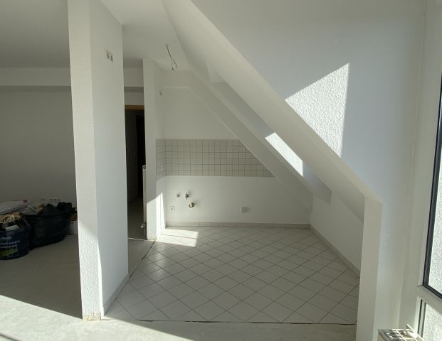 Moderne Dachgeschosswohnung Nähe Bahnhof – wird frisch renoviert - Photo 1