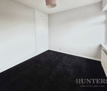 2 bedroom Flat To Let - Photo 3