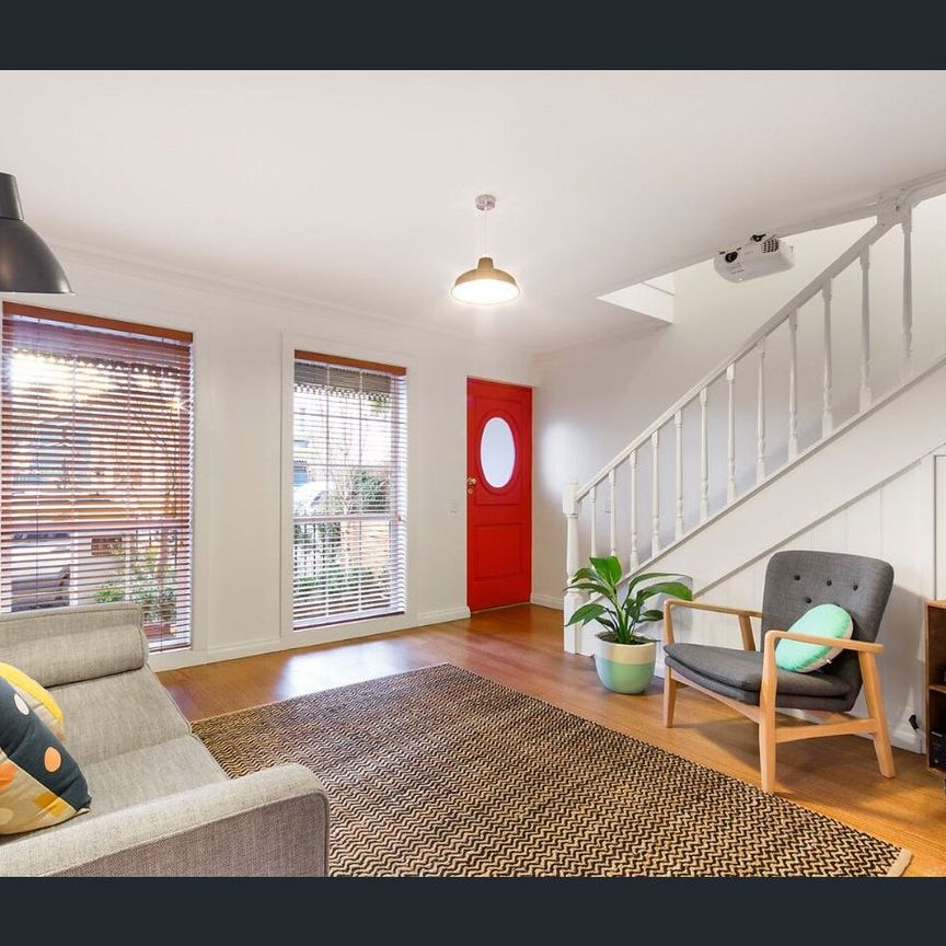 Modern Terrace Elegance in a Peaceful Fitzroy North Cul-de-Sac - Photo 1