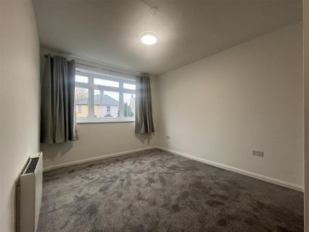 3 bedroom apartment to rent - Photo 5