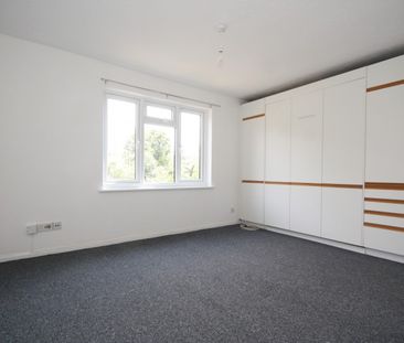Oriental Road, Woking - Photo 2