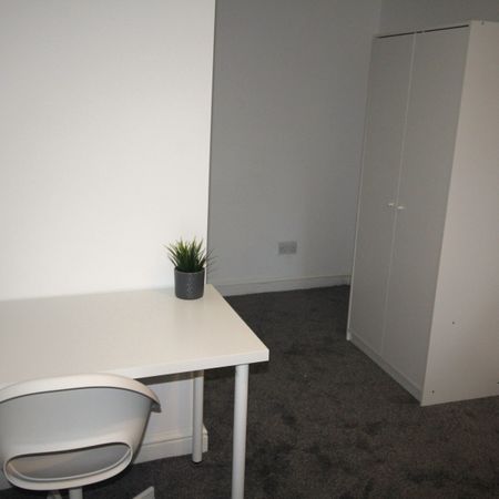 2 Bedroom Apartment - Photo 4