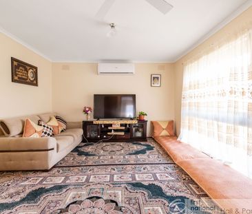 Spacious Two Bedroom Unit! - Photo 1