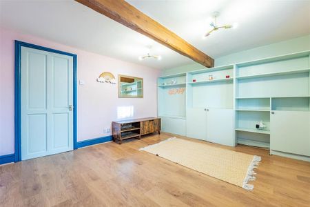 2 bedroom end of terrace house to rent - Photo 4