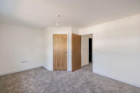 3 bedroom end of terrace house to rent - Photo 2