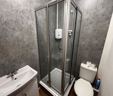 Flat 4, Glanmor Terrace, Burry Port, Llanelli, SA16 0NE - Photo 2