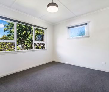 THREE BEDROOM FAMILY HOME IN WESTOWN - Photo 6