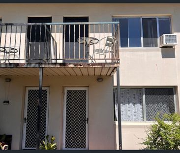 SPACIOUS 2 BEDROOM UNIT IN SUN VALLEY - Photo 1