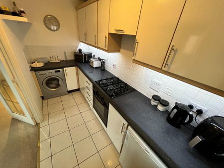 2 bedroom flat to rent - Photo 5