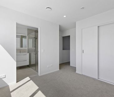 Brand new 3-bedroom Townhouse in fabulous Whitby - Photo 5