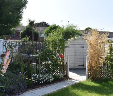 Bourneside Road, Addlestone, KT15 - Photo 4