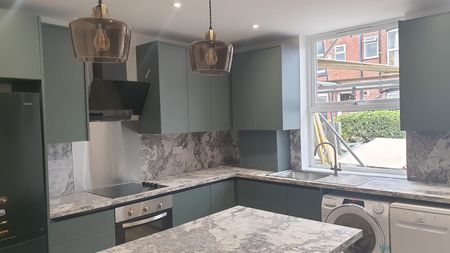 6 Bed - 2 School View, Hyde Park, Leeds - LS6 1EN - Student - Photo 5