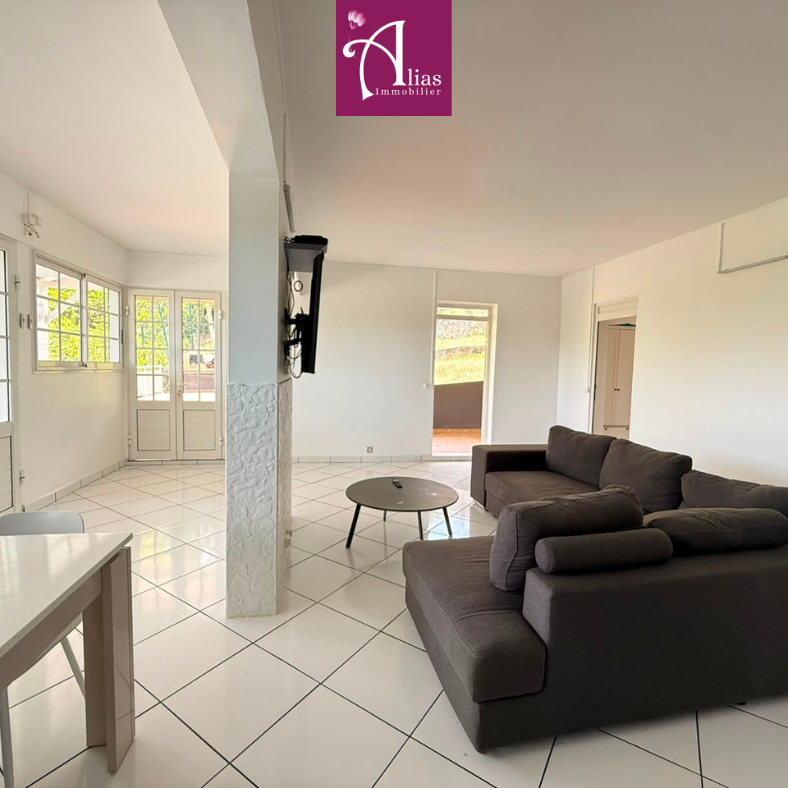 Location Appartement 5 pièces 90m² LES ABYMES 97139 - Photo 1