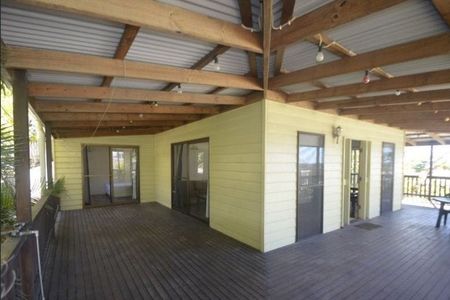 CENTERALLY LOCATED 2 BEDROOM HOME - READY TO MOVE IN! - Photo 4