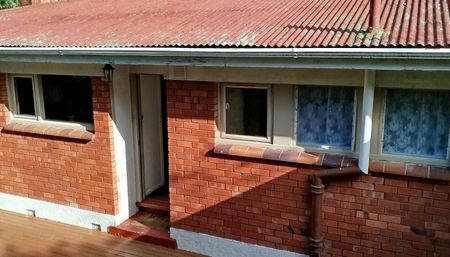 HOWE STREET GEM! - Photo 5