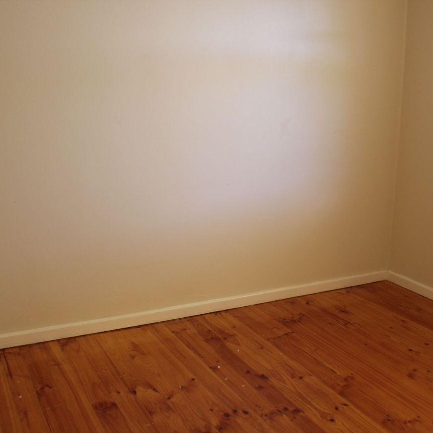 To register & apply for this property, please use this link: https://snug. com/ - Photo 1