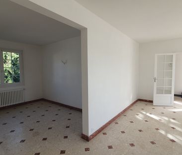 A LOUER - maison T4 rénovée, élevée sur s/sol complet, terrain clos... - Photo 1