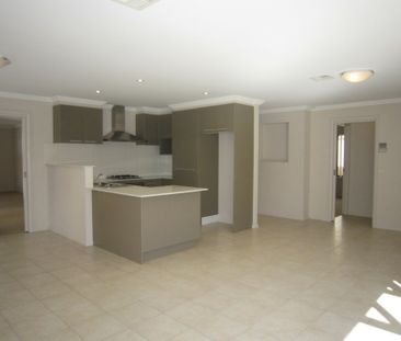 Large 4 Bedroom Home in Great Location - Photo 4