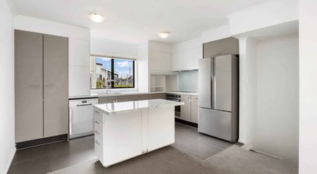 Two Bedroom, one bathroom - Photo 5