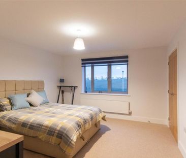 4 bedroom link detached house to rent - Photo 2