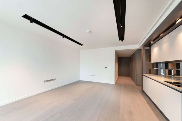 Beautifully presented 1 double bedroom apartment in the ever popular One Park Drive development. - Photo 1