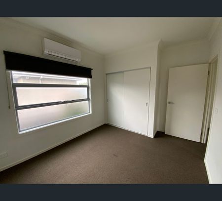 1/22a Justin Avenue, Glenroy, Vic 3046 - Photo 2