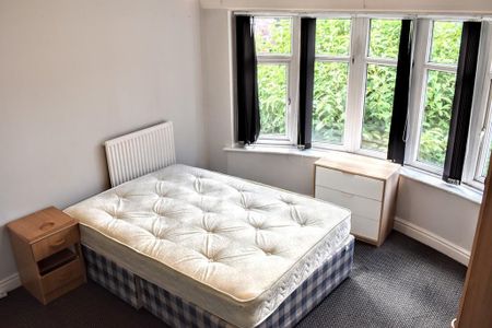 4 bedroom semi-detached house to rent - Photo 3