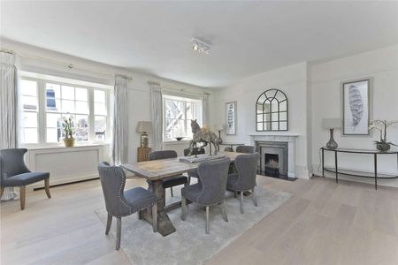 This lovely property is a Grade II listed converted bank, located in central Petworth. - Photo 3