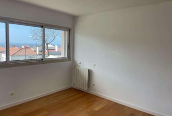 Apartamento T3 Duplex para arrendamento sem móveis no Alto de Santa Catarina, Algés