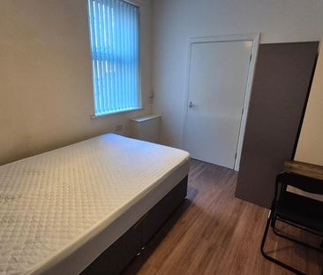 4 bedroom terraced house to rent - Photo 5