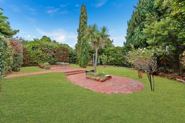 10 Chivalry Avenue, Glen Waverley - Photo 1