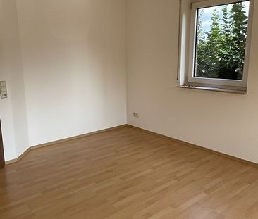 Helle Erdgeschosswohnung mit Terrasse in ruhiger Lage - Foto 2