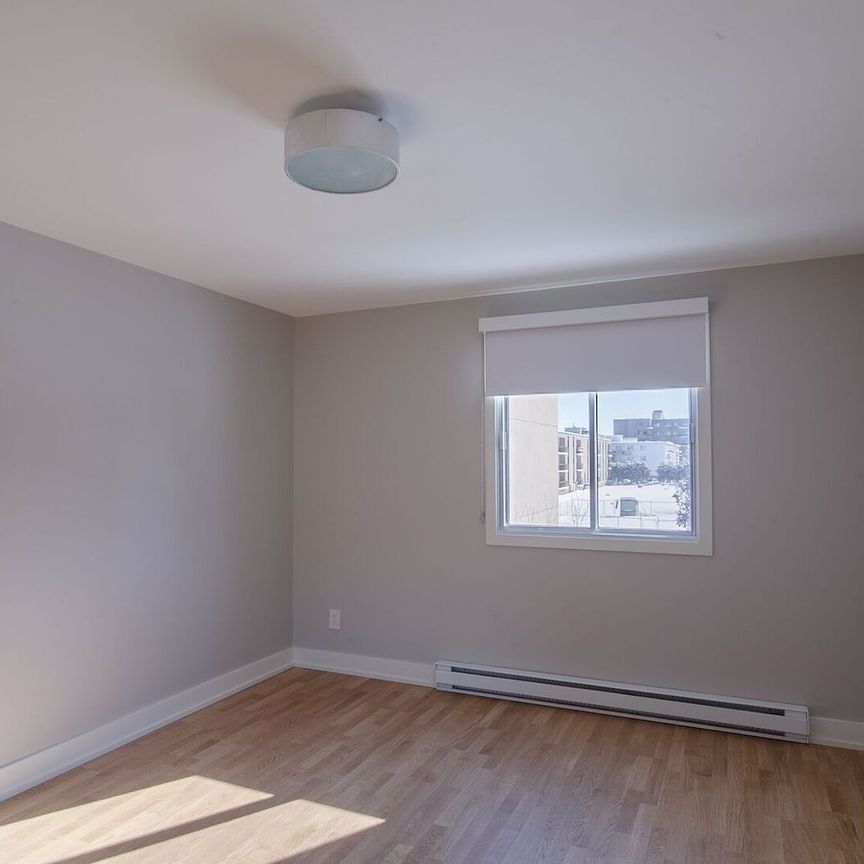 St. Lambert - Photo 1