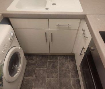 Acorn Grove, Hayes, UB3 - Photo 2