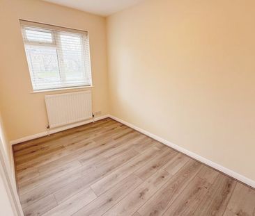 2 Bedroom Flat, The Drive, Hove - Photo 2